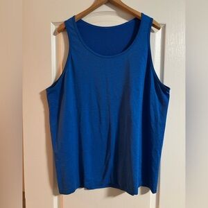 Men’s Lululemon tank.